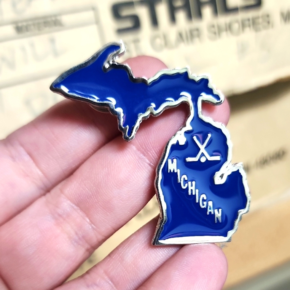 Michigan Hockey Pin